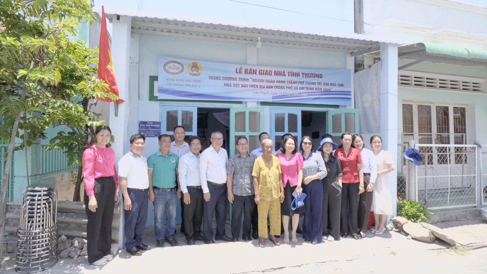 TP.HCM nỗ lực về đích xoá nhà tạm, nhà dột nát - Ảnh 9.