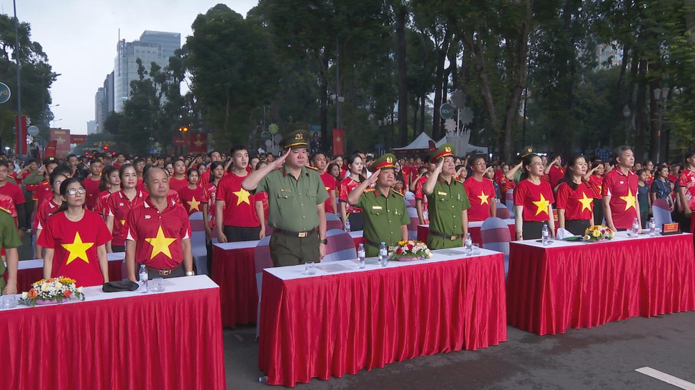 LongFORM: Mạch nguồn yêu nước sục sôi trong giới trẻ- Ảnh 3.