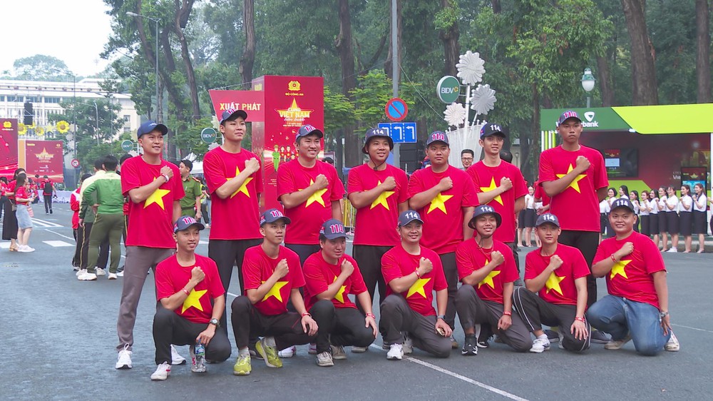 LongFORM: Mạch nguồn yêu nước sục sôi trong giới trẻ- Ảnh 2.