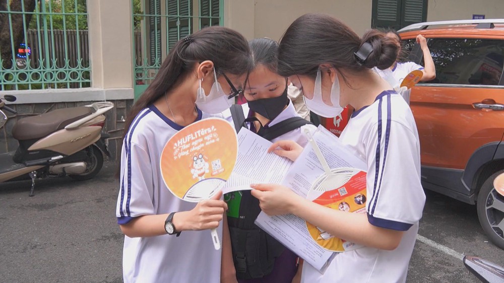 Nhìn lại Kỳ thi Tốt nghiệp THPT 2025 - Ảnh 3.