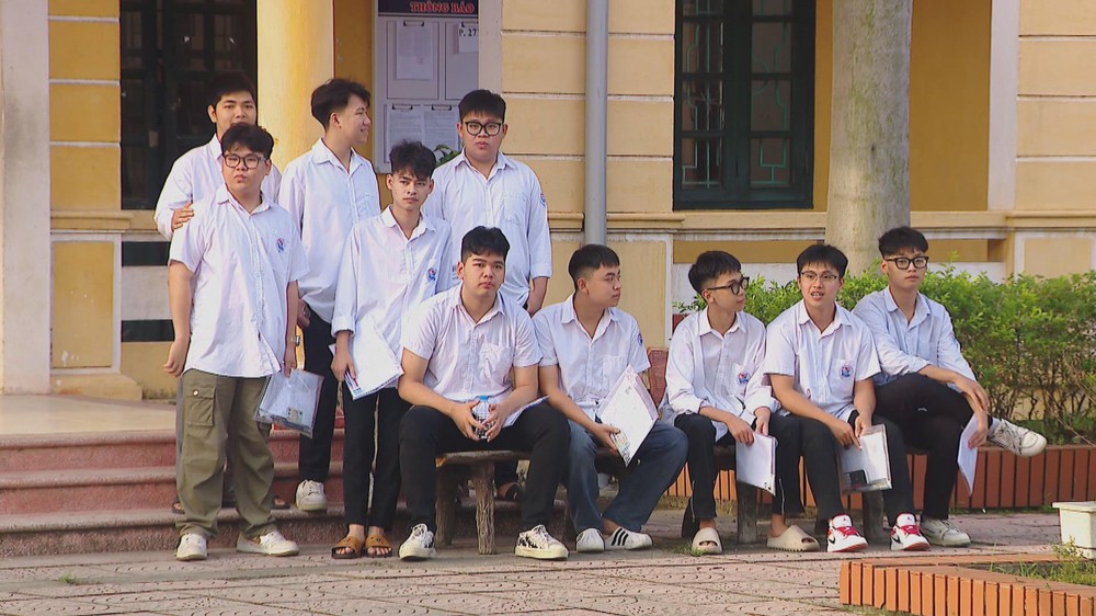 Nhìn lại Kỳ thi Tốt nghiệp THPT 2025 - Ảnh 18.
