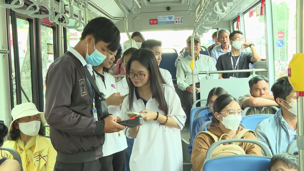Một chạm - ngàn tiện ích: giao thông công cộng TP.HCM chuyển mình - Ảnh 3.