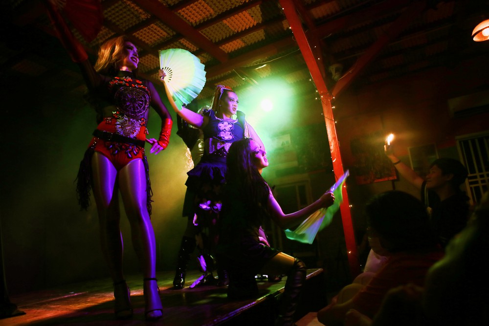 Drag Queen: Những thân phận được màn đêm làm cho rực rỡ - Ảnh 26.