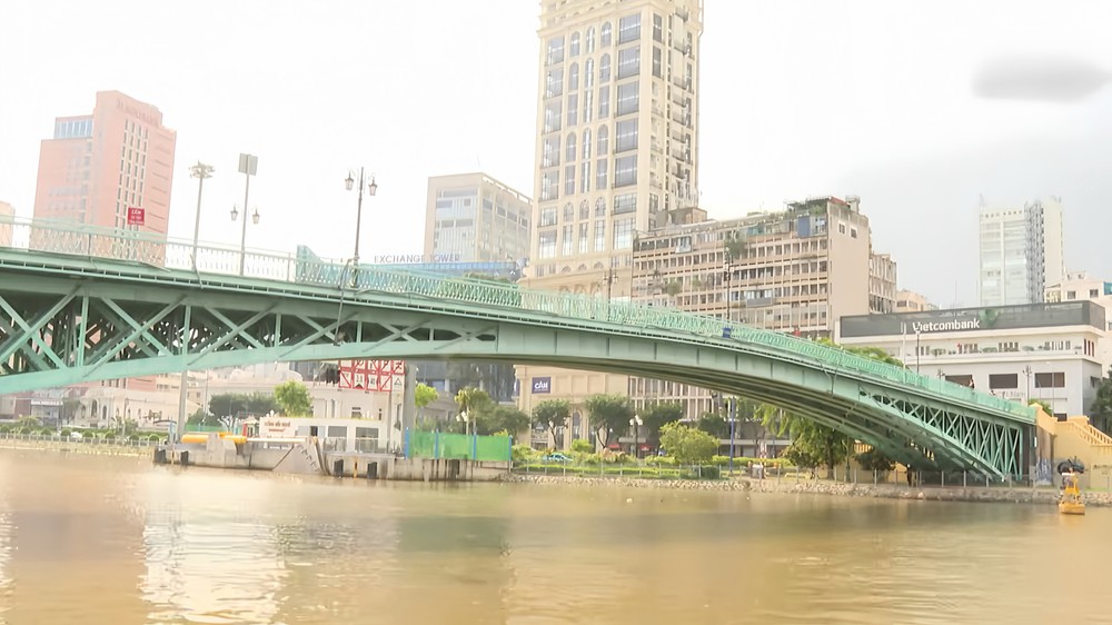TP. Hồ Chí Minh căng mình ứng phó triều cường và mưa dông - Ảnh 11.