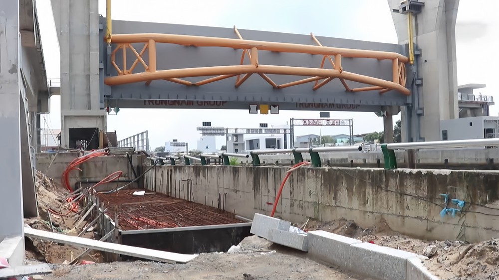 TP. Hồ Chí Minh căng mình ứng phó triều cường và mưa dông - Ảnh 4.