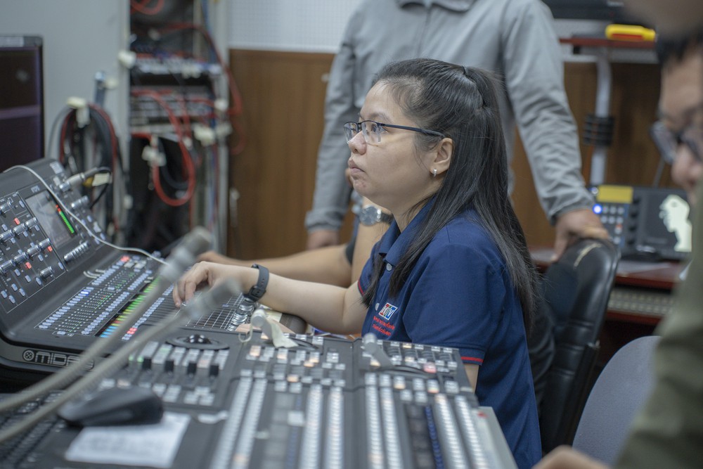 Ekip HTV hoàn thành chương trình truyền hình trực tiếp lễ truy điệu 731 hài cốt liệt sĩ - Ảnh 30.