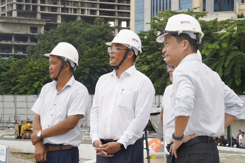 Cầu đi bộ qua sông Sài Gòn: Nhịp chính cập bến Bạch Đằng, dự kiến hợp long ngày 21/10 - Ảnh 8.