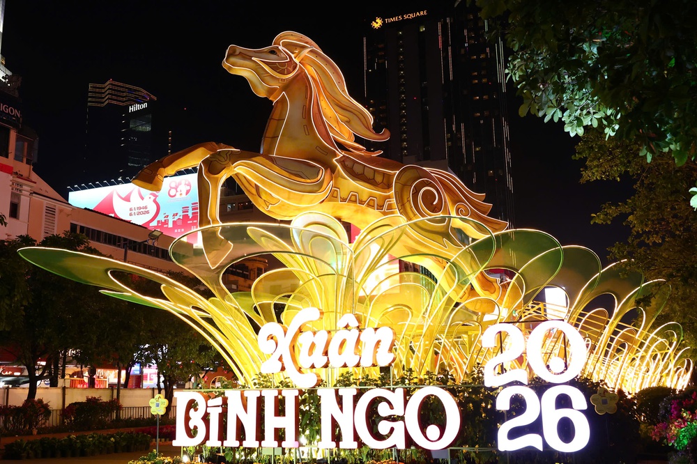 Đường hoa Nguyễn Huệ Tết Bính Ngọ 2026: Đánh dấu chương mới của siêu đô thị quốc tế- Ảnh 23. Đường hoa Nguyễn Huệ Tết Bính Ngọ 2026: Đánh dấu chương mới của siêu đô thị quốc tế - Ảnh 23.
