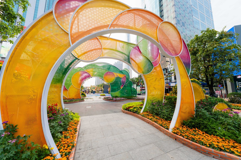 Đường hoa Nguyễn Huệ Tết Bính Ngọ 2026: Đánh dấu chương mới của siêu đô thị quốc tế- Ảnh 13. Đường hoa Nguyễn Huệ Tết Bính Ngọ 2026: Đánh dấu chương mới của siêu đô thị quốc tế - Ảnh 13.