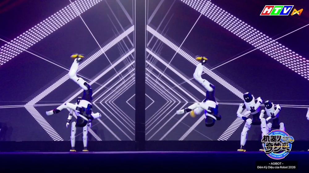 HTV phát sóng độc quyền chương trình nghệ thuật 100% bởi robot đầu tiên trên thế giới trên nền tảng HTVm- Ảnh 8.