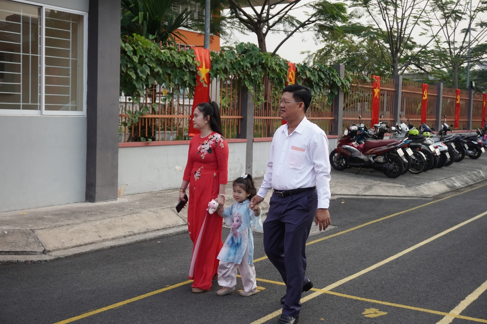 TP. Hồ Chí Minh - Những câu chuyện đẹp trong ngày bầu cử - Ảnh 25.