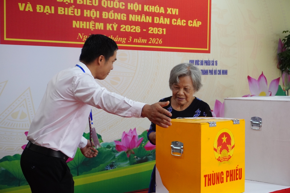 TP. Hồ Chí Minh - Những câu chuyện đẹp trong ngày bầu cử - Ảnh 12.