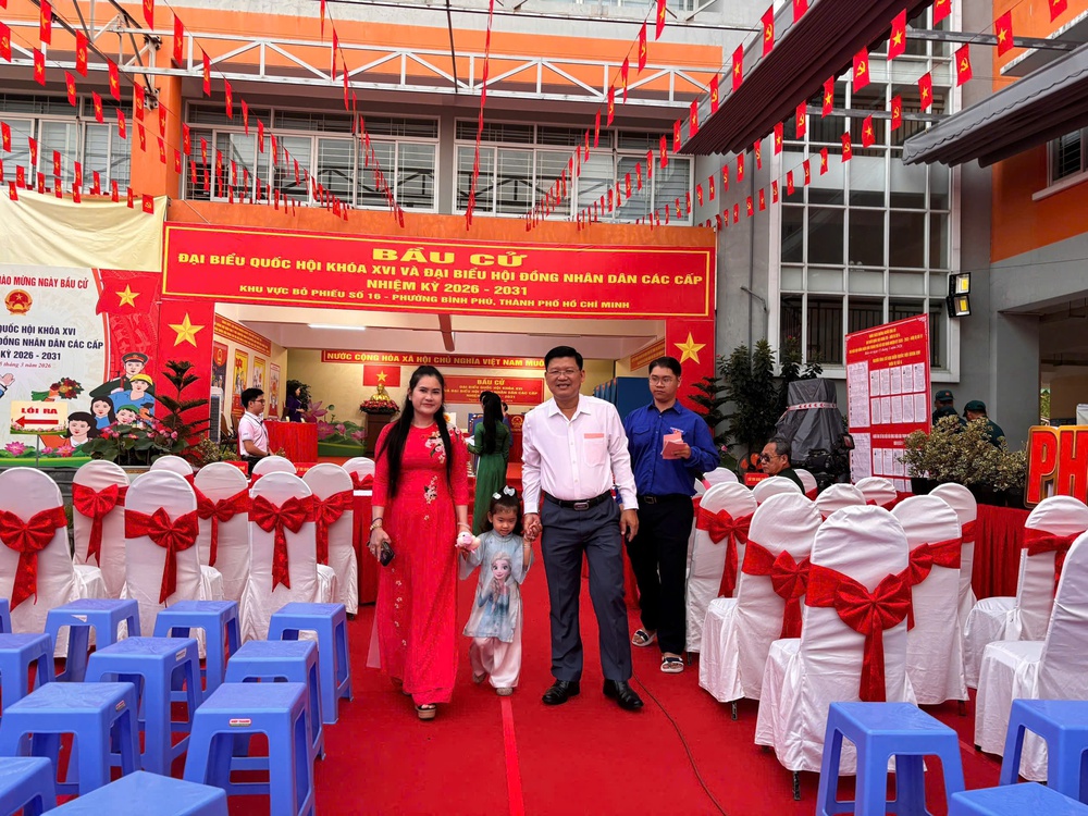 TP. Hồ Chí Minh - Những câu chuyện đẹp trong ngày bầu cử - Ảnh 24.