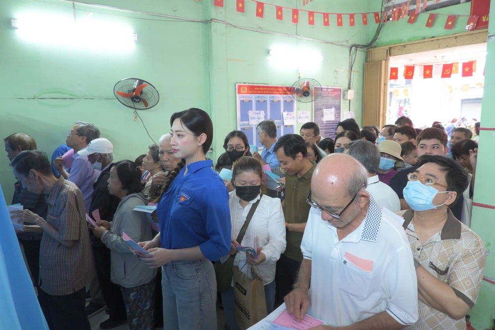 TP. Hồ Chí Minh - Những câu chuyện đẹp trong ngày bầu cử - Ảnh 21.