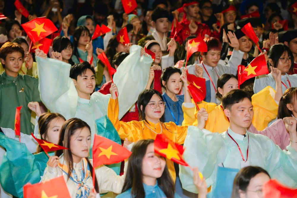 Rực rỡ sắc màu Việt phục giữa lòng TP. Hồ Chí Minh- Ảnh 19.