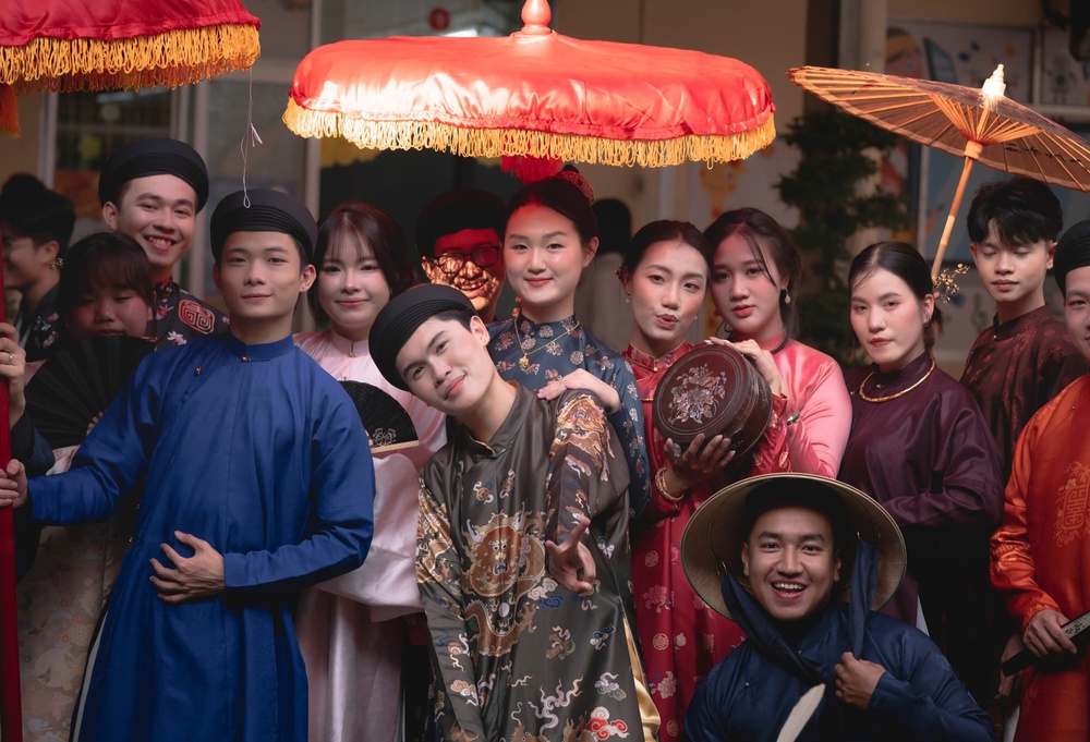 Rực rỡ sắc màu Việt phục giữa lòng TP. Hồ Chí Minh- Ảnh 12.