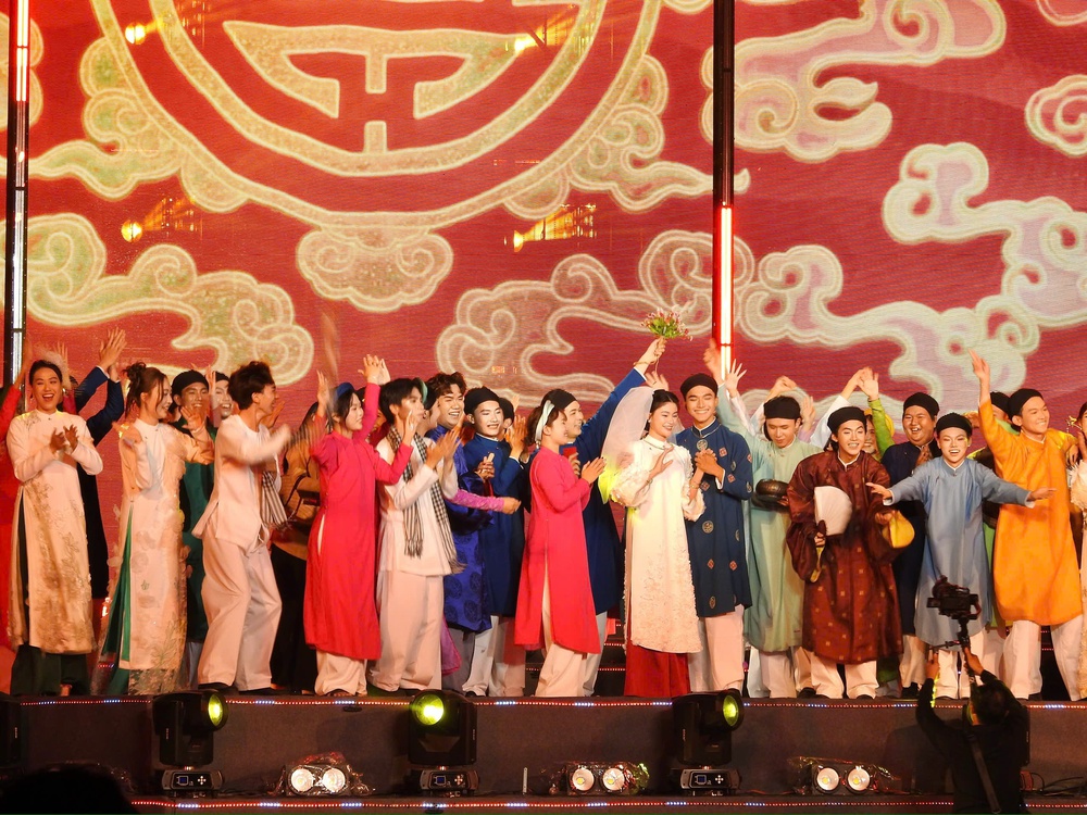 Rực rỡ sắc màu Việt phục giữa lòng TP. Hồ Chí Minh- Ảnh 8.