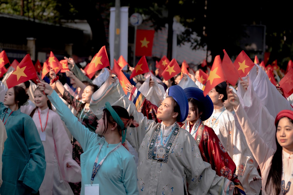 Rực rỡ sắc màu Việt phục giữa lòng TP. Hồ Chí Minh- Ảnh 7.