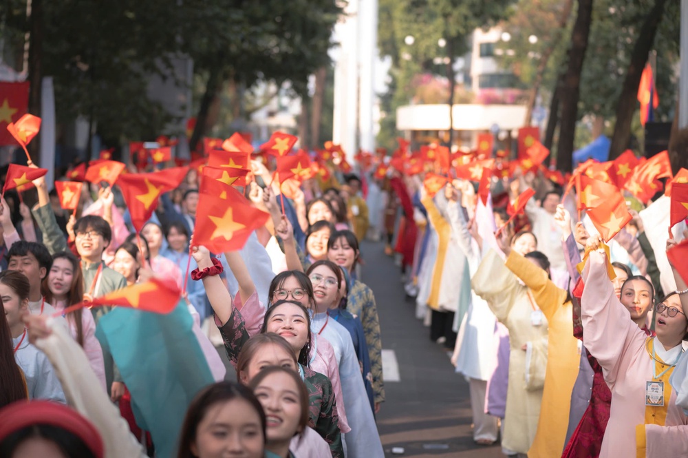 Rực rỡ sắc màu Việt phục giữa lòng TP. Hồ Chí Minh- Ảnh 3.