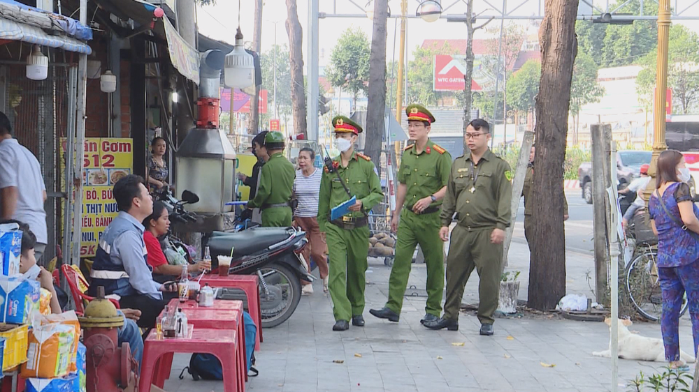 Đơn vị bầu cử số 6 tiếp xúc cử tri: Lắng nghe dân kể, gửi gắm niềm tin vào những đại biểu ưu tú - Ảnh 12.