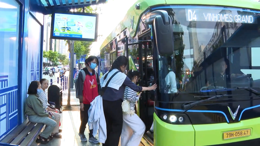 Giao thông xanh - Đi vui, về khỏe: Người dân TP. Hồ Chí Minh chuyển dịch sang metro và xe buýt - Ảnh 8.