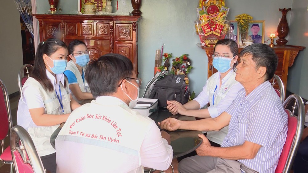 Y tế TP. Hồ Chí Minh: Hành trình từ "chữa bệnh" sang "quản lý sức khỏe" toàn dân - Ảnh 2.