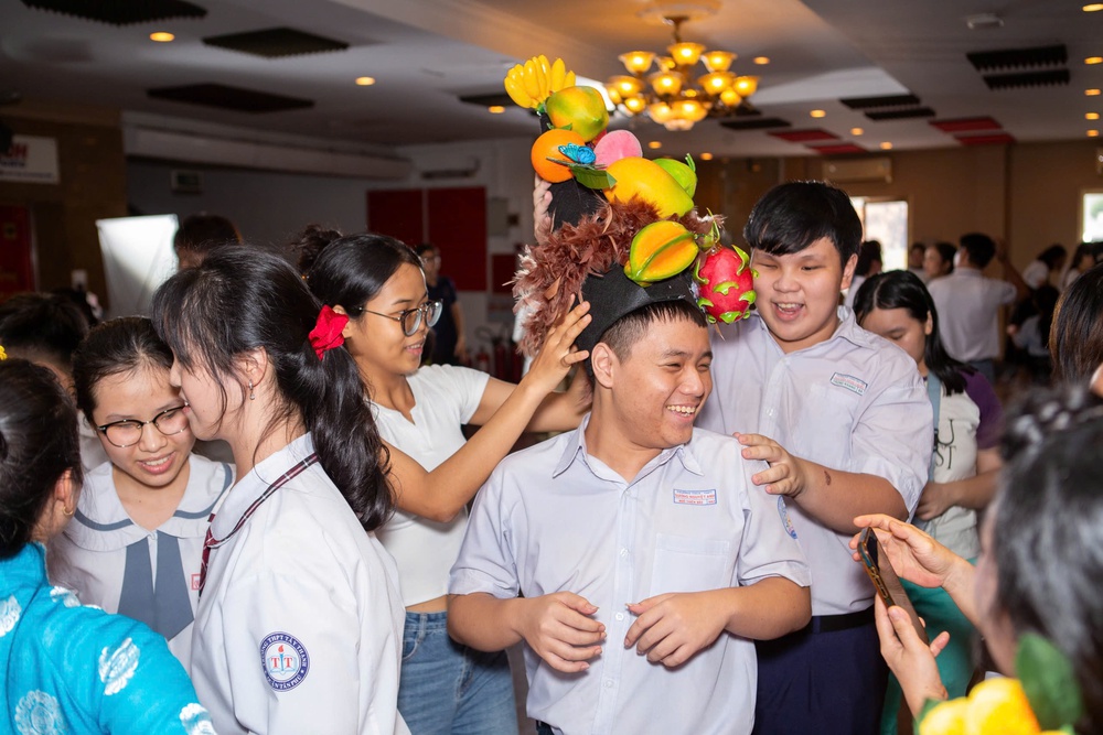 Khi cổ tích được “xem” bằng đôi tai và chạm bằng đôi tay - Ảnh 15.