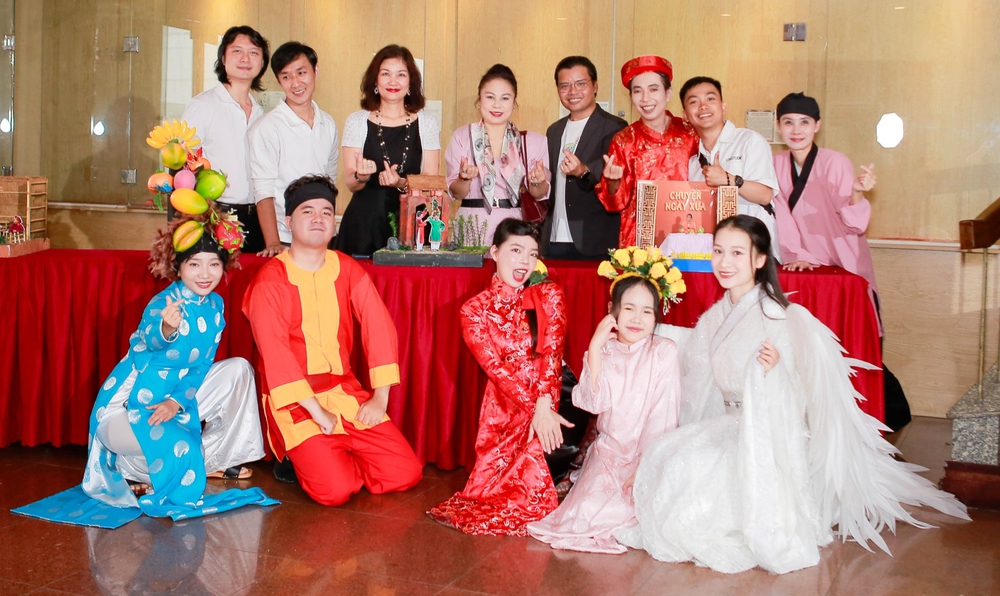 Chuyện chúng tôi: Khi cổ tích được “xem” bằng đôi tai và chạm bằng đôi tay - Hành trình lan tỏa yêu thương của ê-kíp HTV - Ảnh 1.