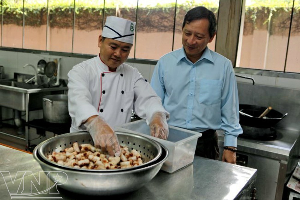 Người lái chuyến tàu ẩm thực trên đường ray bền vững sinh thái - Ảnh 9.