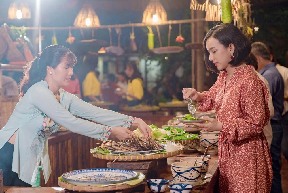Người lái chuyến tàu ẩm thực trên đường ray bền vững sinh thái - Ảnh 13.