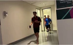 Kiểm tra doping sau trận thắng U23 Kyrgyzstan, Đình Bắc chân trần co ro vì lạnh