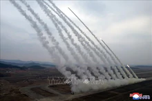 Triều Tiên trình diễn tên lửa, bệ phóng rocket và UAV mới