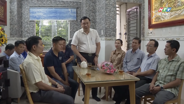 TP. Hồ Chí Minh khen thưởng kỳ thủ Lại Lý Huynh - Ảnh 1.