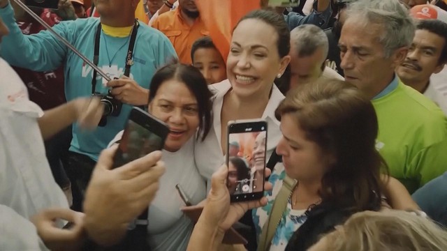 Nobel Hòa bình 2025 được trao cho nữ chính trị gia Venezuela Corina Machado - Ảnh 3.