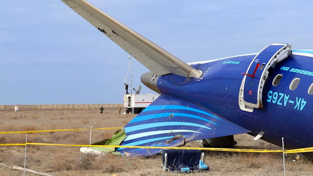 Tổng thống Putin thừa nhận tên lửa nga làm rơi máy bay Azerbaijan - Ảnh 2.