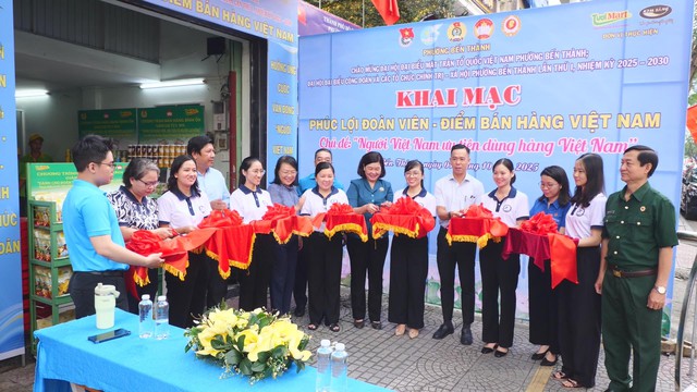 Phường Bến Thành khai mạc “Điểm phúc lợi đoàn viên – Điểm bán hàng Việt Nam” năm 2025 - Ảnh 2.