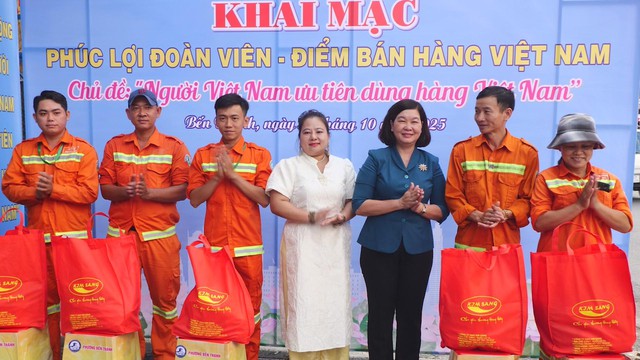 Phường Bến Thành khai mạc “Điểm phúc lợi đoàn viên – Điểm bán hàng Việt Nam” năm 2025 - Ảnh 3.