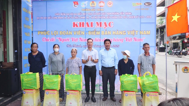 Phường Bến Thành khai mạc “Điểm phúc lợi đoàn viên – Điểm bán hàng Việt Nam” năm 2025 - Ảnh 4.