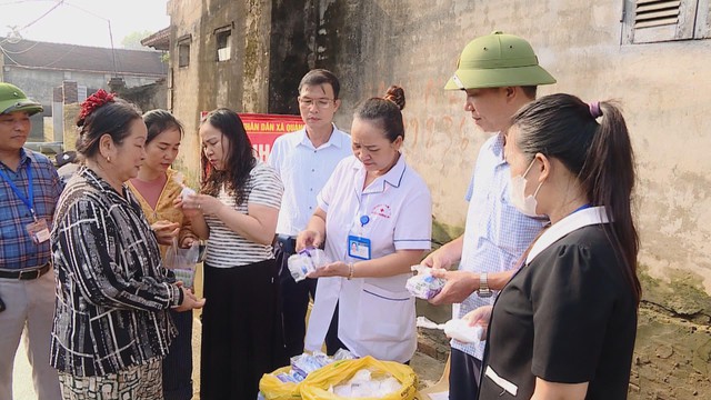 Hà Nội: Xử lý môi trường, phòng dịch bệnh sau ngập - Ảnh 1.