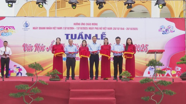 Xã Nhà Bè khai mạc Tuần lễ Văn hóa ẩm thực và mùa mua sắm 2025 - Ảnh 1.