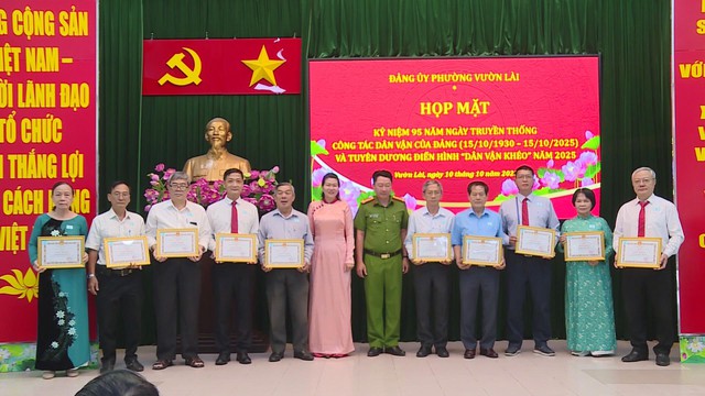 Phường Vườn Lài tuyên dương điển hình dân vận khéo - Ảnh 3.