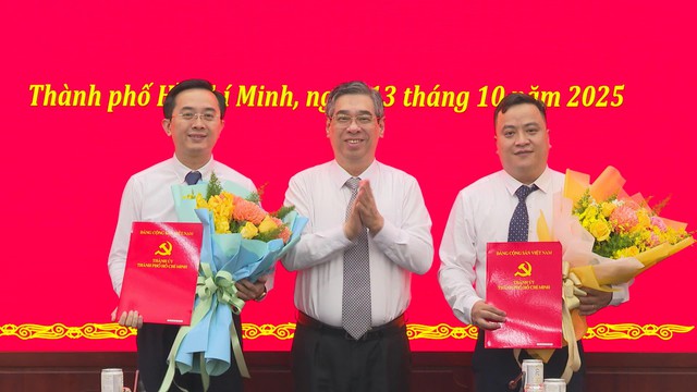 Thành ủy TP. Hồ Chí Minh trao quyết định cán bộ - Ảnh 1.