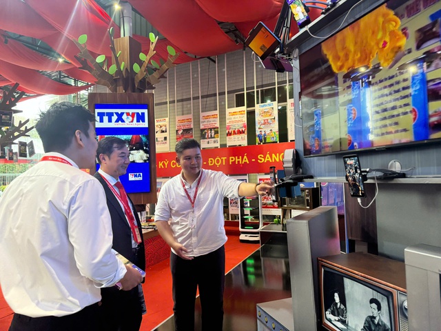 Không gian "Tháp đa truyền thông HTV" tại Triển lãm thành tựu Báo chí - Xuất bản - Ảnh 6.