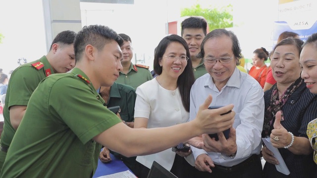 Phường Tân Mỹ đẩy mạnh ứng dụng chuyển đổi số trong hành chính công - Ảnh 2.