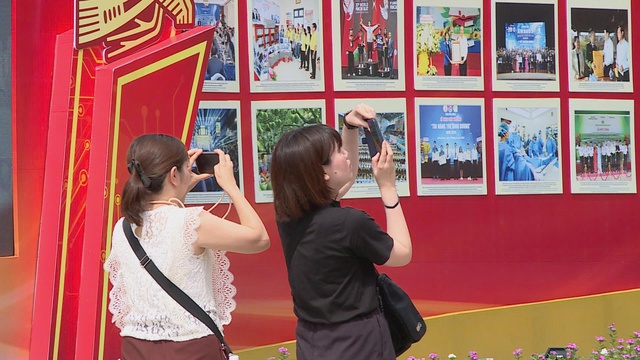 TP. Hồ Chí Minh rực rỡ cờ hoa, sẵn sàng cho Đại hội Đảng bộ Thành phố lần thứ I- Ảnh 3. TP. Hồ Chí Minh rực rỡ cờ hoa, sẵn sàng cho Đại hội Đảng bộ Thành phố lần thứ I- Ảnh 3.