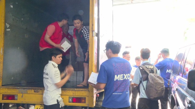 TP. Hồ Chí Minh tiếp sức đồng bào vùng thiên tai - Ảnh 4.