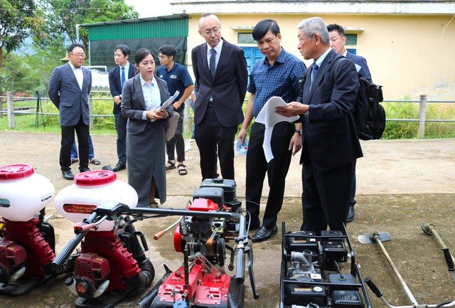 JICA tặng trang thiết bị trồng tỏi cho người Mông tại Nghệ An - Ảnh 1.
