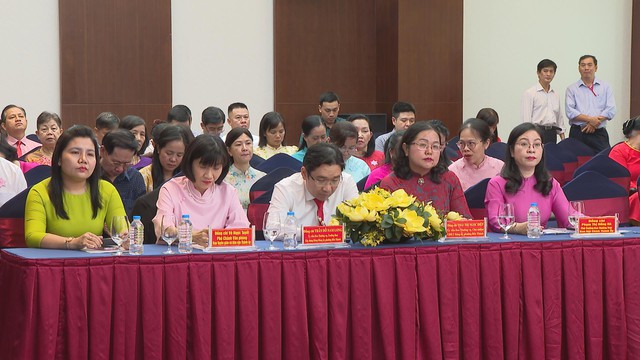 Đảng ủy phường Bến Thành họp mặt kỷ niệm ngày truyền thống các ngành xây dựng Đảng và tuyên dương điển hình "Dân vận khéo" năm 2025 - Ảnh 2.