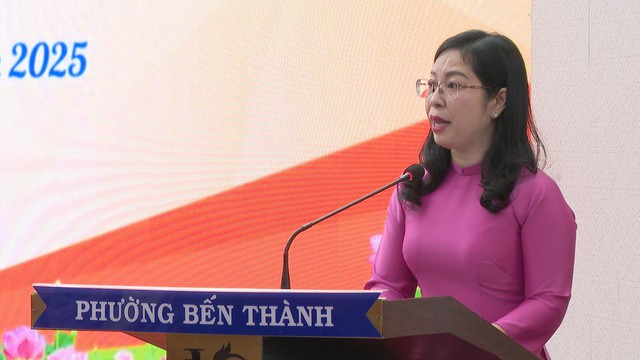 Đảng ủy phường Bến Thành họp mặt kỷ niệm ngày truyền thống các ngành xây dựng Đảng và tuyên dương điển hình "Dân vận khéo" năm 2025 - Ảnh 3.