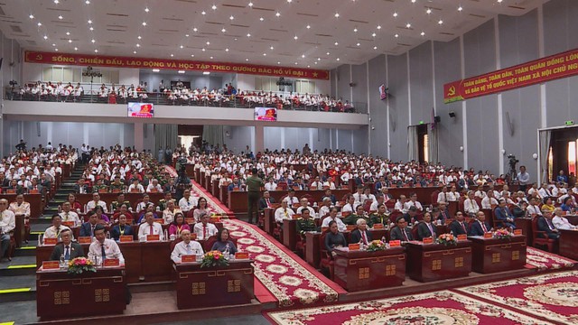 Đại hội đại biểu Đảng bộ tỉnh Cà Mau lần thứ I khai mạc, đánh dấu bước ngoặt phát triển mới - Ảnh 2.